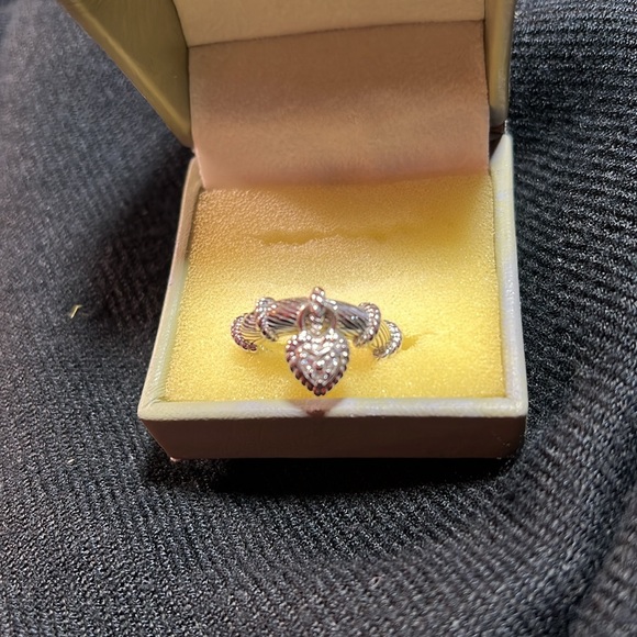 Vintage Judith Ripka size 6, 925 Sterling Silver Heart Ring.